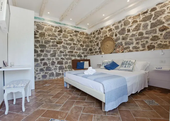 La Roccia Bed & Breakfast 4*
