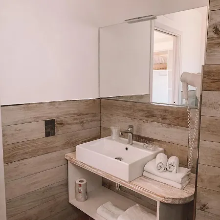 La Roccia Bed and Breakfast