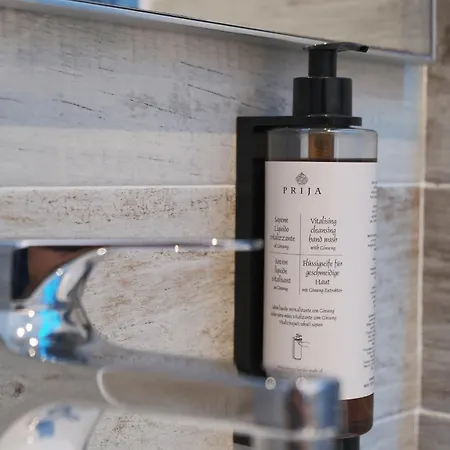 La Roccia Bed and Breakfast 4*