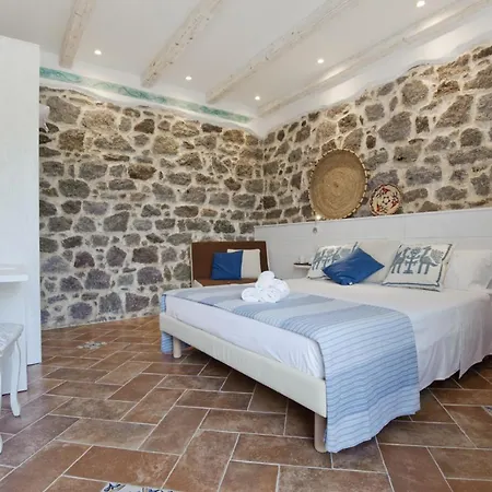 La Roccia Bed and Breakfast 4*
